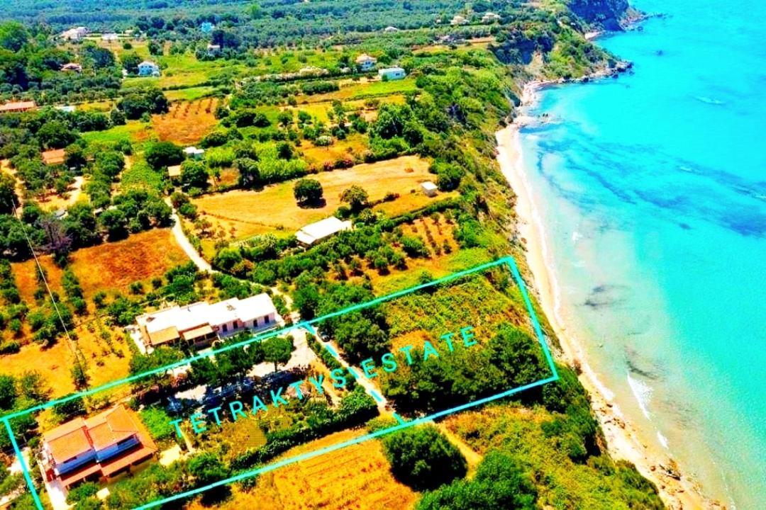 Tetraktys Estate Beachside Υδωρ Agios Matthaios  Exterior photo